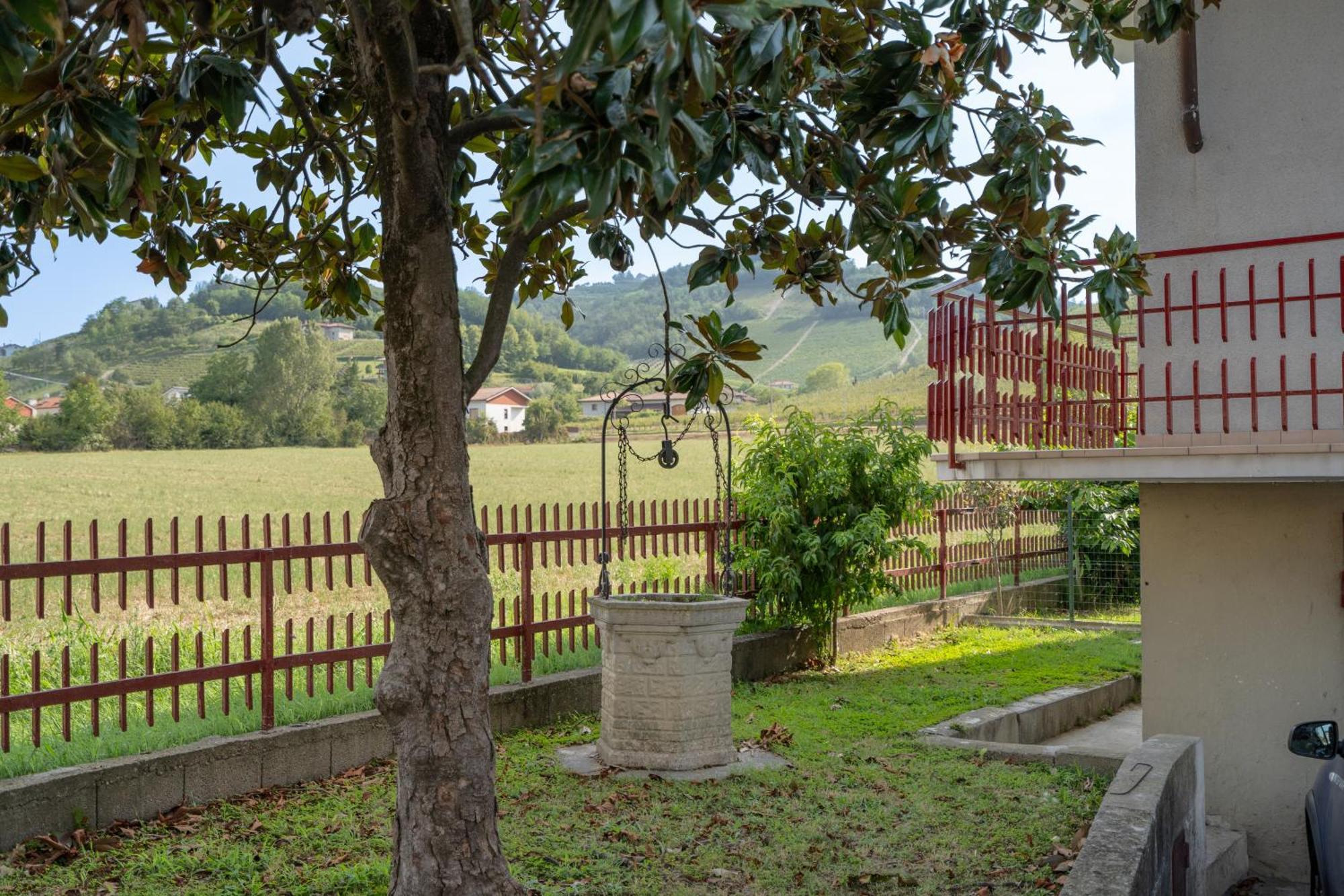 Private Parking, With Hill View Apartment Alba  Exterior foto